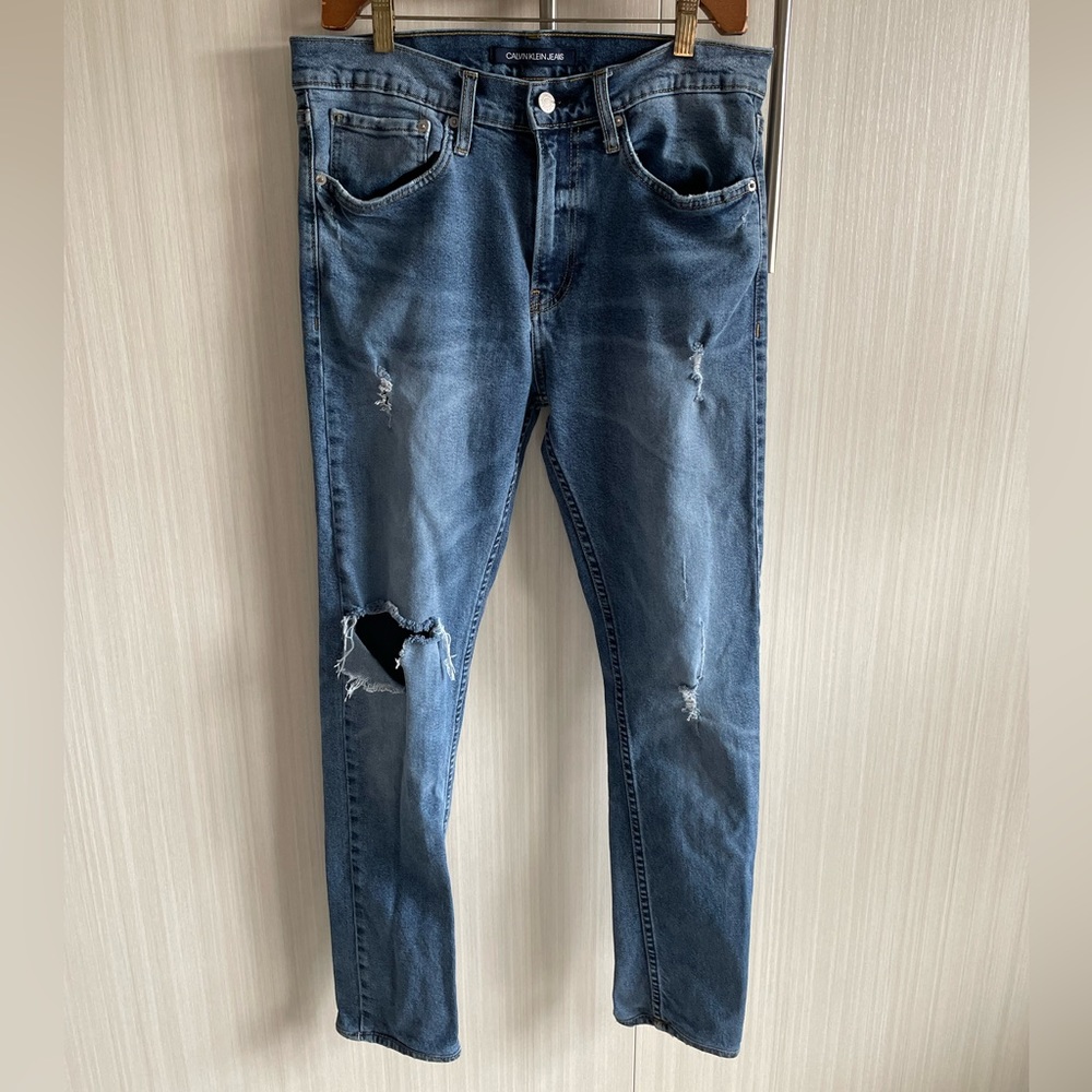 Calvin Klein Jeans light wash distressed - skinny size‎ 32X34